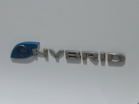 Used 2024 Chrysler Pacifica Limited FWD image 9