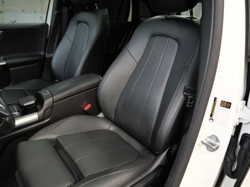 Used 2022 Mercedes-Benz GLA 250 4MATIC w/ Premium Package Lite image 3