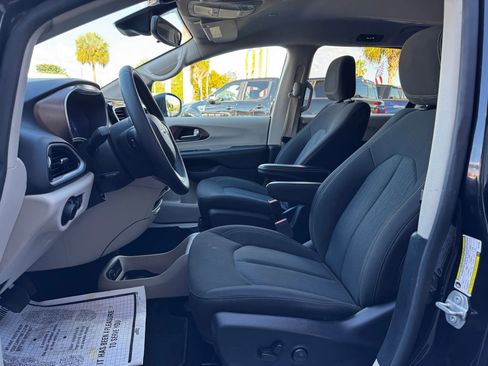 Used 2024 Chrysler Voyager LX FWD image 12