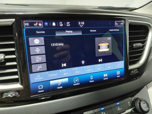 Used 2024 Chrysler Pacifica Touring-L image 35