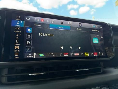 Used 2024 Jeep Gladiator Mojave w/ Technology Group AWD/4WD image 17
