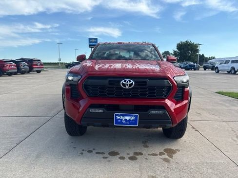 Used 2024 Toyota Tacoma TRD Off-Road w/ TRD Off Road Upgrade Package AWD/4WD image 4