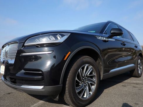 Used 2023 Lincoln Aviator AWD image 3