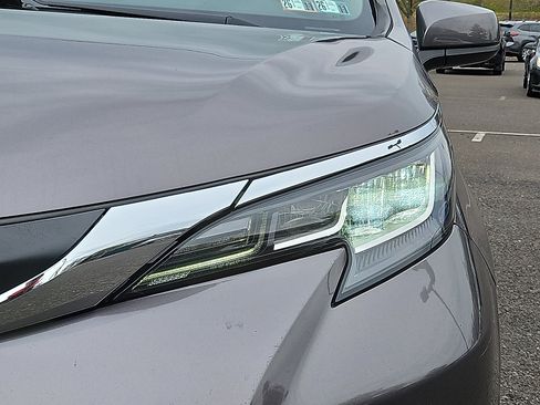 Used 2021 Toyota Sienna XLE image 9