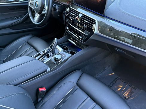 Used 2023 BMW M550i xDrive w/ Executive Package AWD/4WD image 19