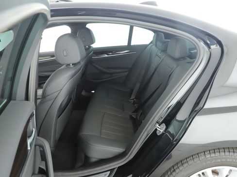 Used 2023 BMW 530i w/ Convenience Package image 21