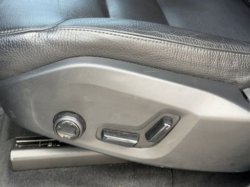 Used 2017 Volvo XC90 T5 Momentum w/ Vision Package image 21