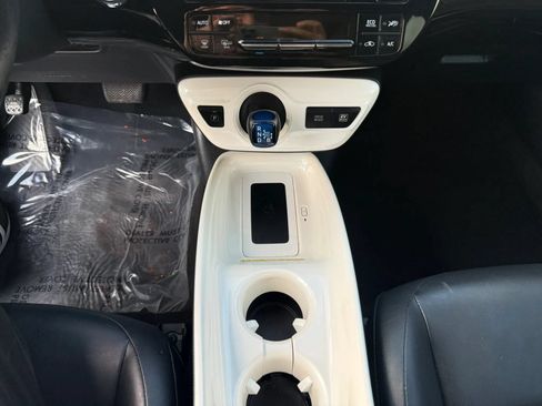Used 2016 Toyota Prius Four Touring w/ Premium Convenience Package FWD image 20