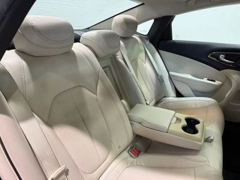 Used 2015 Chrysler 200 C w/ Navigation & Sound Group I image 29