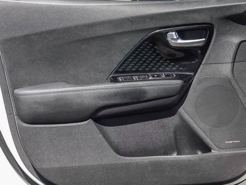 Certified 2022 Kia Niro EX Premium image 19