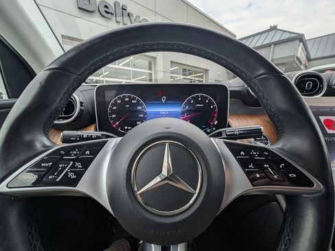 Used 2023 Mercedes-Benz GLC 300 4MATIC image 17