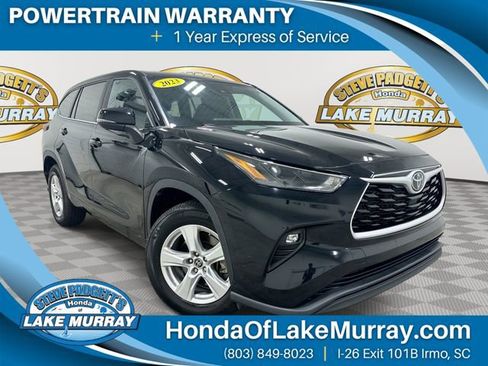 Used 2023 Toyota Highlander LE FWD image 1