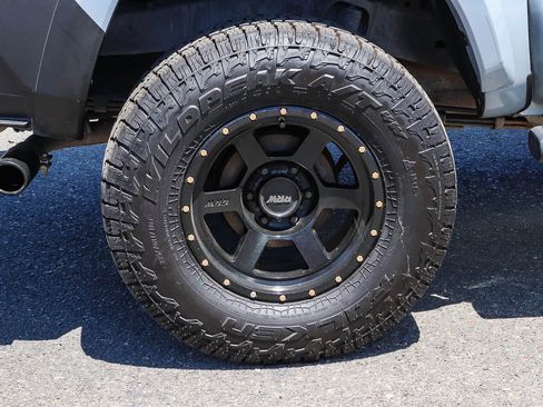 Used 2018 Toyota Tacoma TRD Sport w/ Technology Package RWD image 13