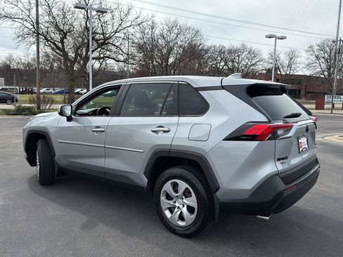 Used 2022 Toyota RAV4 LE image 27