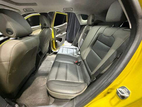 Used 2024 Chevrolet Trax ACTIV w/ Sunroof Package image 17