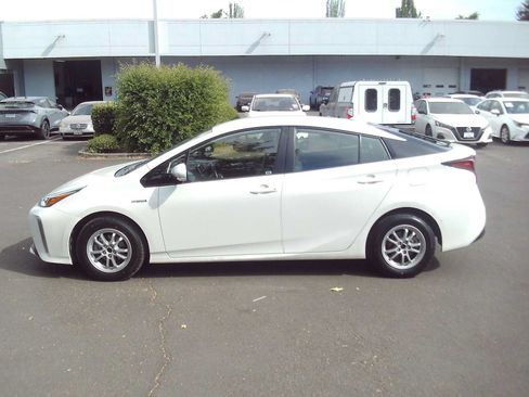 Used 2020 Toyota Prius XLE w/ Advanced Technology Package AWD/4WD image 2