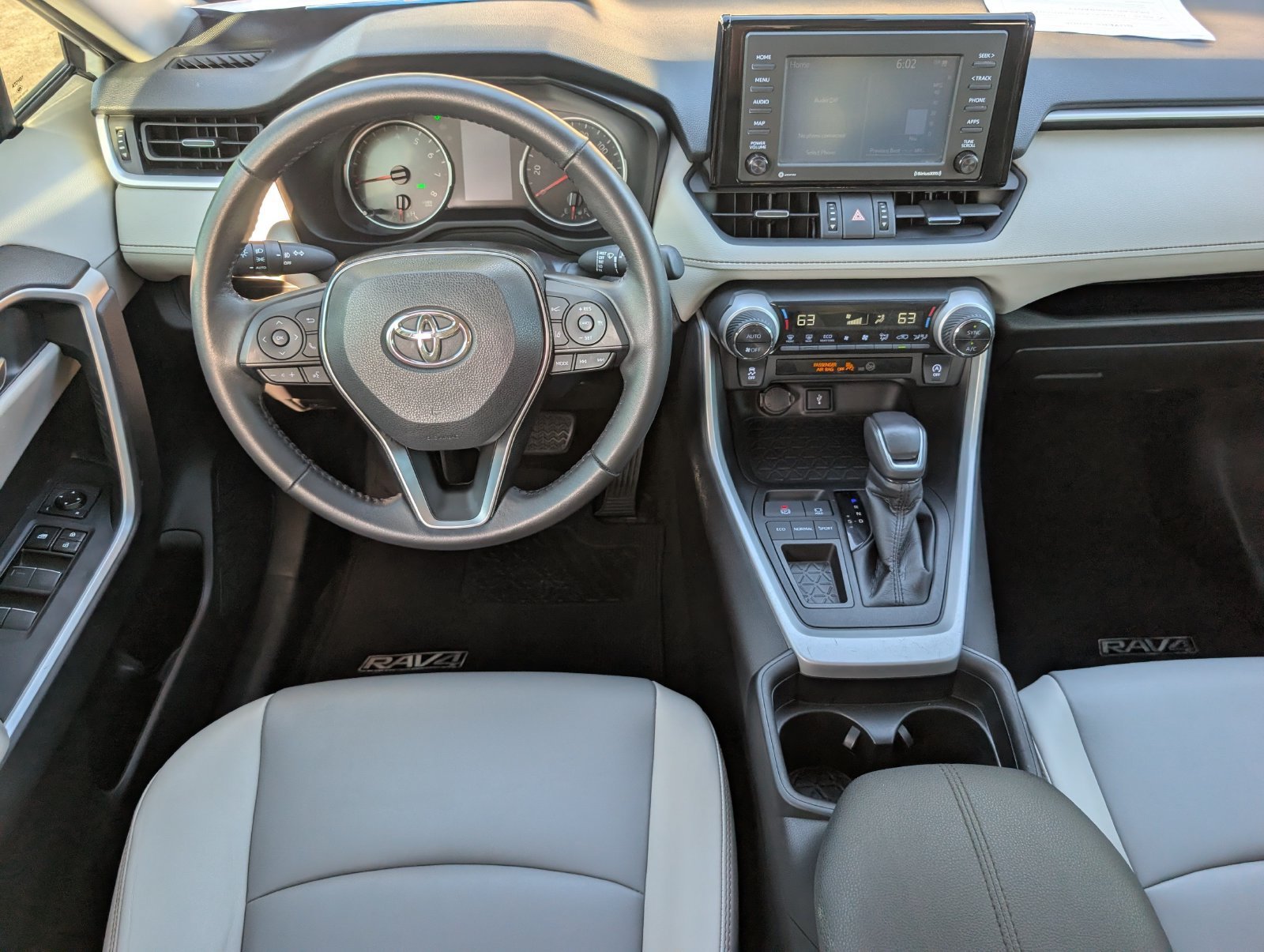 Used 2020 Toyota RAV4 XLE Premium FWD image 6