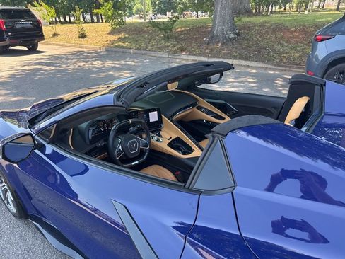 Used 2025 Chevrolet Corvette Z06 w/ Stealth Interior Trim Package RWD image 11