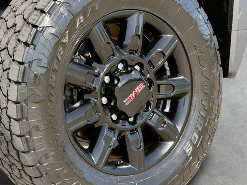 Used 2025 GMC Sierra 2500 AT4 w/ AT4 Premium Plus Package AWD/4WD image 18