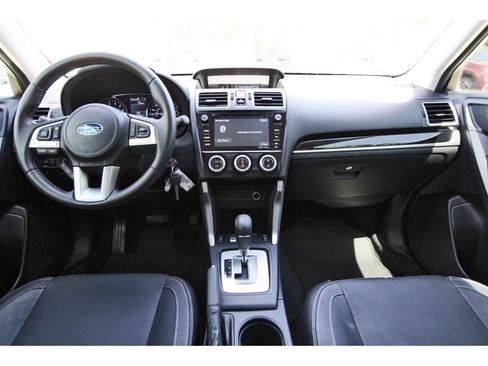 Used 2018 Subaru Forester 2.5i Limited AWD/4WD image 9