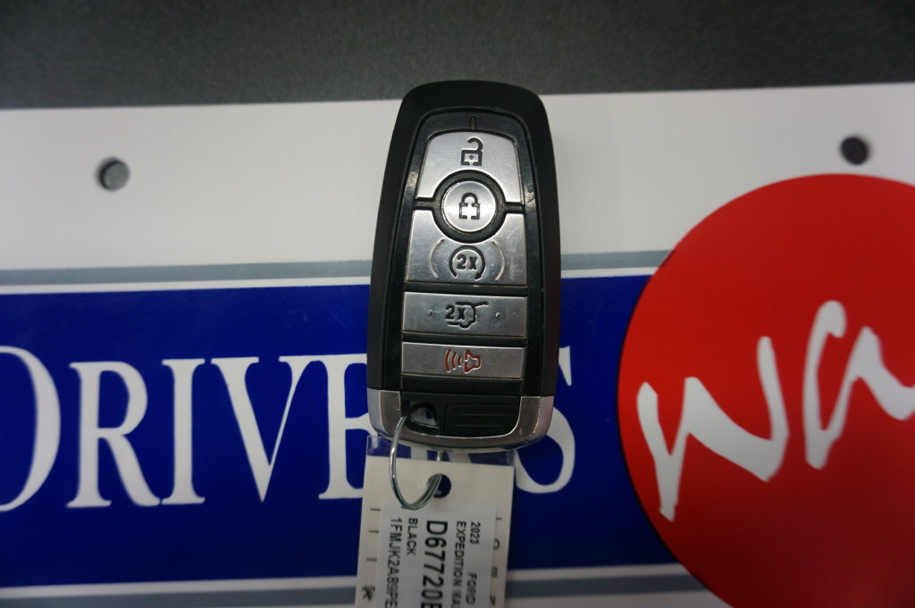 Used 2023 Ford Expedition Max Limited AWD/4WD image 22