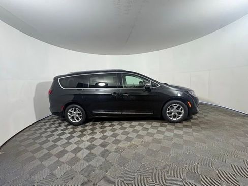 Used 2018 Chrysler Pacifica Limited FWD image 5