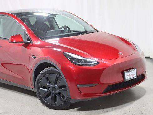 Used 2025 Tesla Model Y Long Range image 2