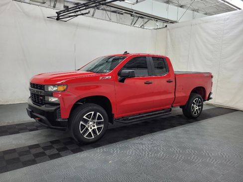 Used 2019 Chevrolet Silverado 1500 Custom Trail Boss w/ Custom Convenience Package AWD/4WD image 2