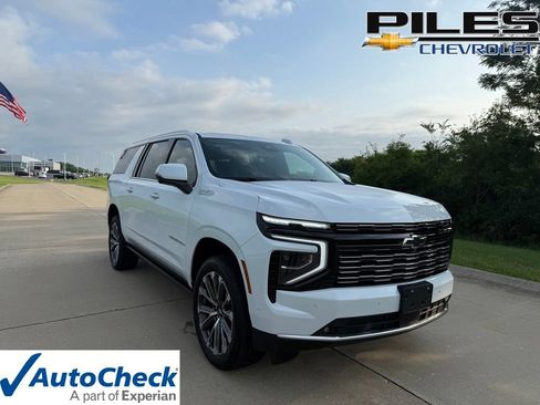 Used 2026 Chevrolet Suburban High Country AWD/4WD image 1