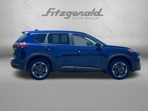 Used 2025 Nissan Rogue SV AWD/4WD image 3