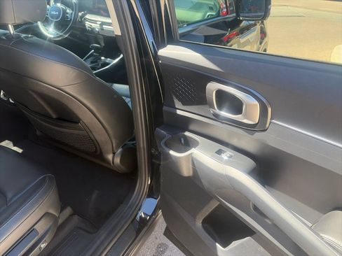 Used 2024 Kia Sorento S FWD image 15