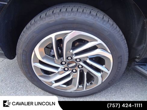 Used 2026 Lincoln Navigator L Premier AWD/4WD image 10