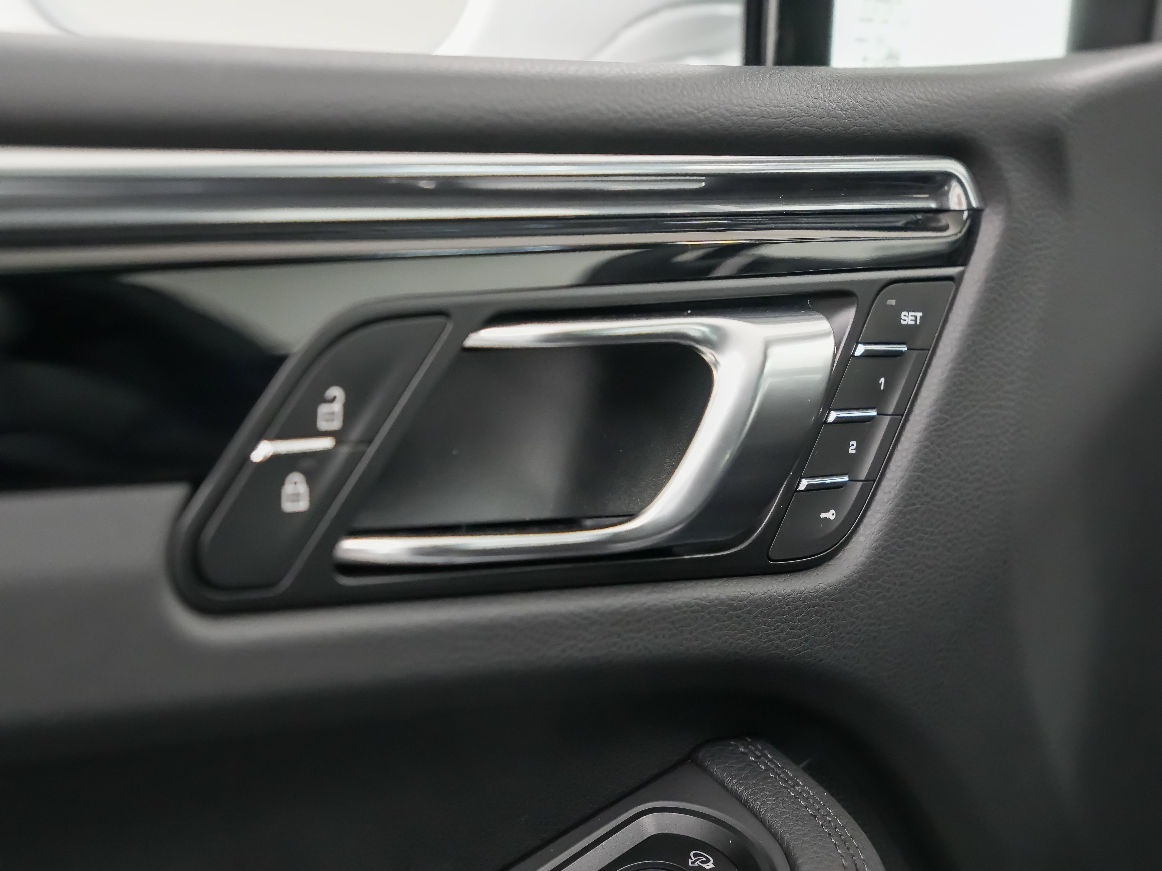 Certified 2026 Porsche Macan AWD/4WD image 23