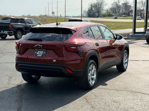 Used 2025 Chevrolet Trax LS w/ LS Convenience Package image 5