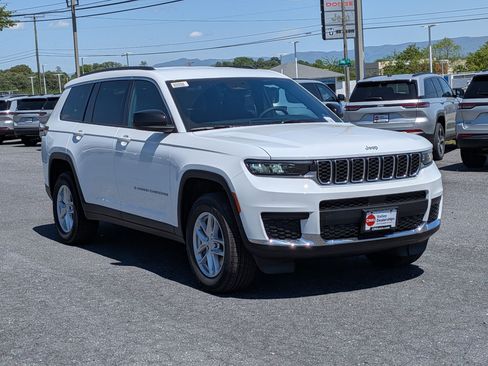 New 2026 Jeep Grand Cherokee L Laredo w/ Trailer Tow Package AWD/4WD image 3