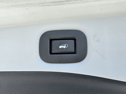 Used 2020 Nissan Rogue SL w/ Premium Package image 10