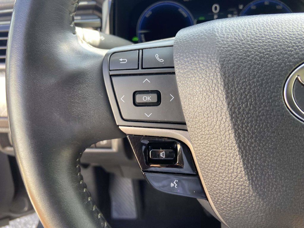 Used 2025 Toyota Camry XLE FWD image 34