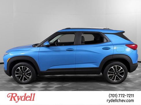 Used 2025 Chevrolet TrailBlazer LT w/ LT Cold Weather Package image 2