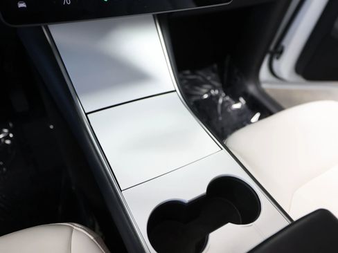 Used 2021 Tesla Model Y Long Range AWD/4WD image 33