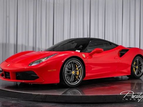 Used 2018 Ferrari 488 GTB RWD image 3