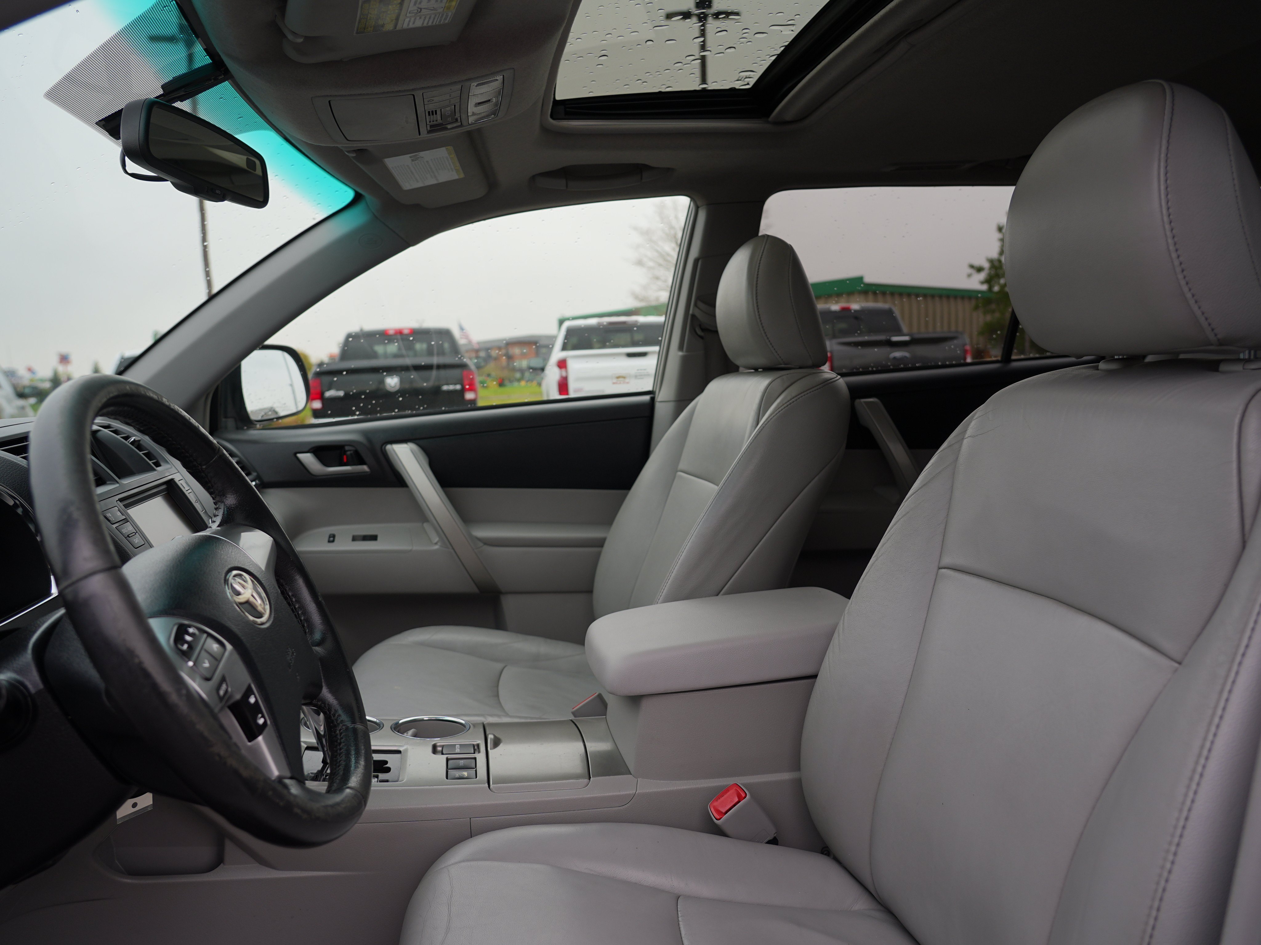 Used 2012 Toyota Highlander SE w/ Tow Pkg AWD/4WD image 16