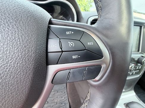 Used 2018 Jeep Grand Cherokee Overland AWD/4WD image 16