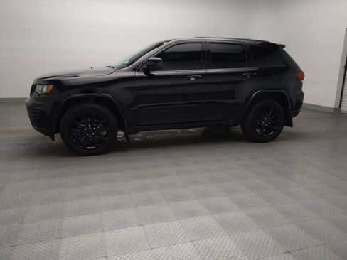 Used 2019 Jeep Grand Cherokee Altitude AWD/4WD image 2