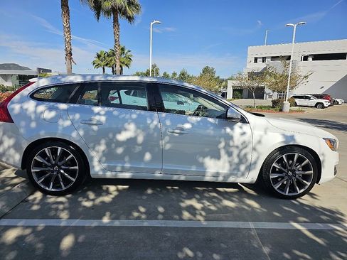 Used 2015 Volvo V60 T5 Premier w/ Protection Package image 8
