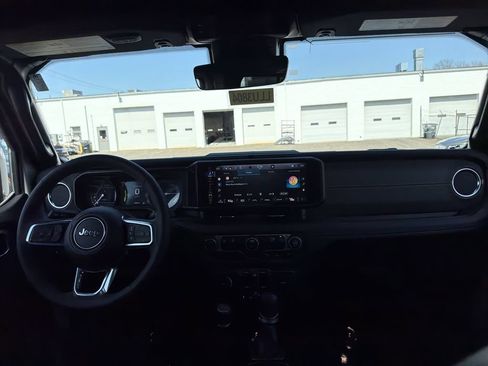 Used 2024 Jeep Wrangler High Altitude AWD/4WD image 18