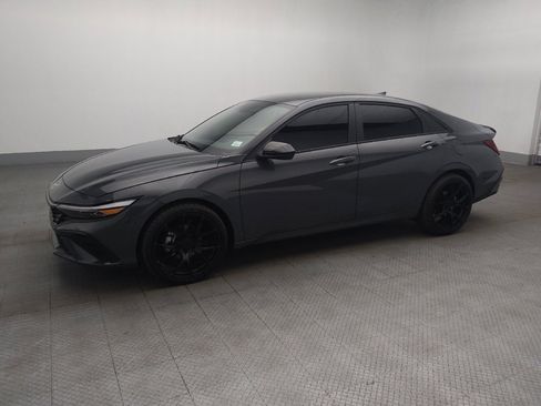 Used 2025 Hyundai Elantra Sport image 2