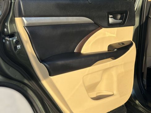 Used 2019 Toyota Highlander XLE FWD image 30
