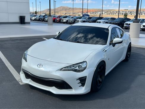 Used 2017 Toyota 86 RWD image 4