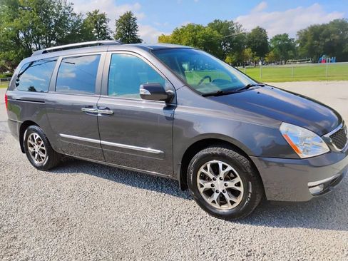 Used 2014 Kia Sedona EX image 2