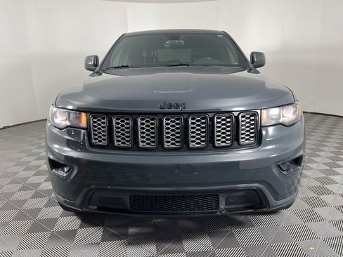 Used 2017 Jeep Grand Cherokee Altitude AWD/4WD image 5